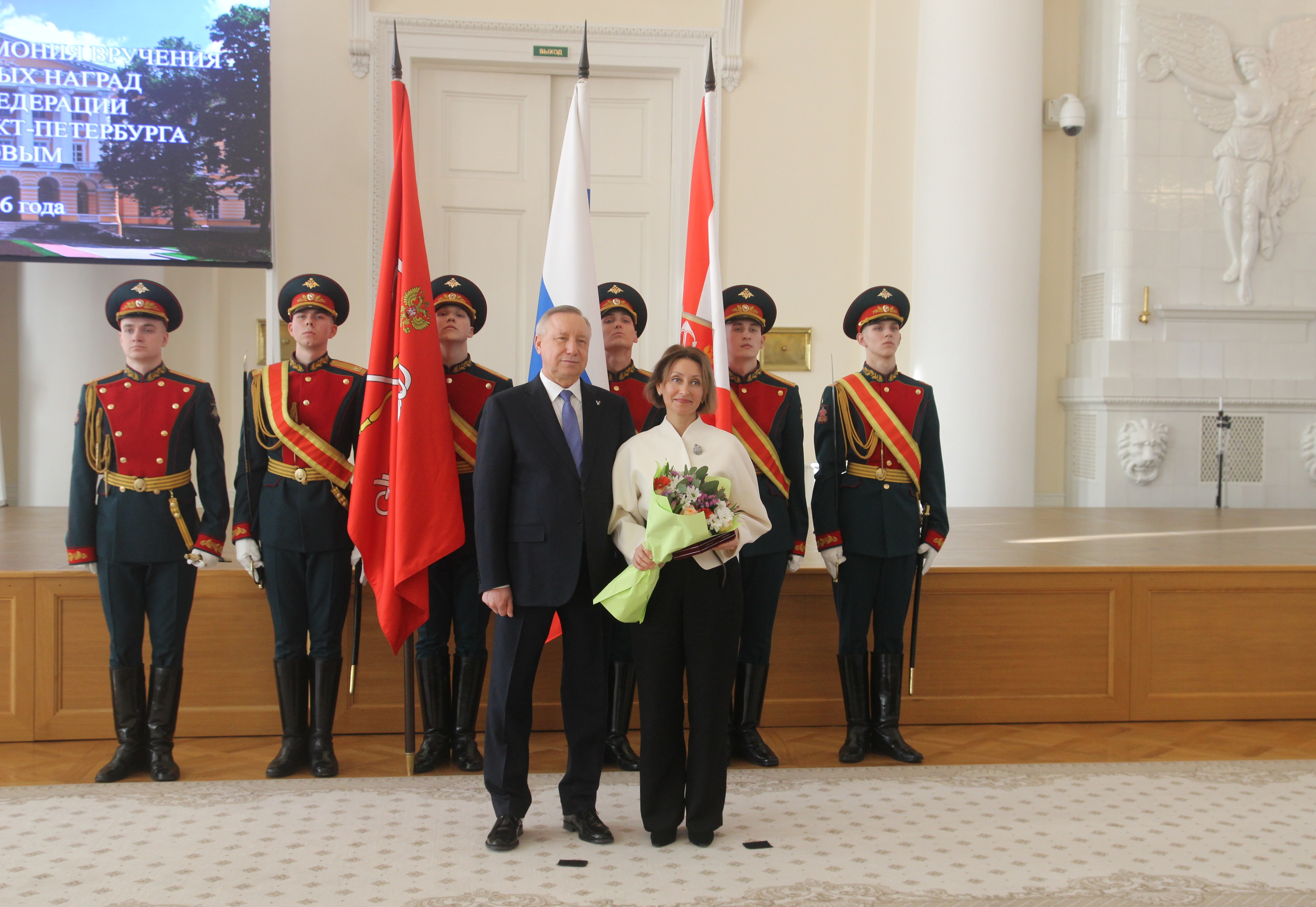 Губернатор Санкт-Петербурга вручил врачу Педиатрического университета Елене Ефет государственную награду