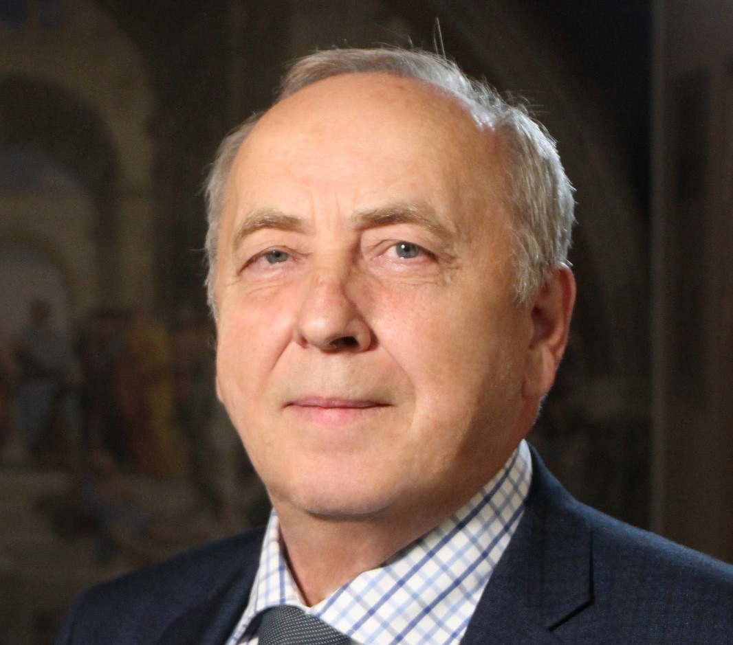 Проректор по учебной работе Педиатрического университета, Заслуженный деятель наук Российской Федерации, доктор медицинских наук, профессор Василий Орел дал интервью проекту "Своя среда"