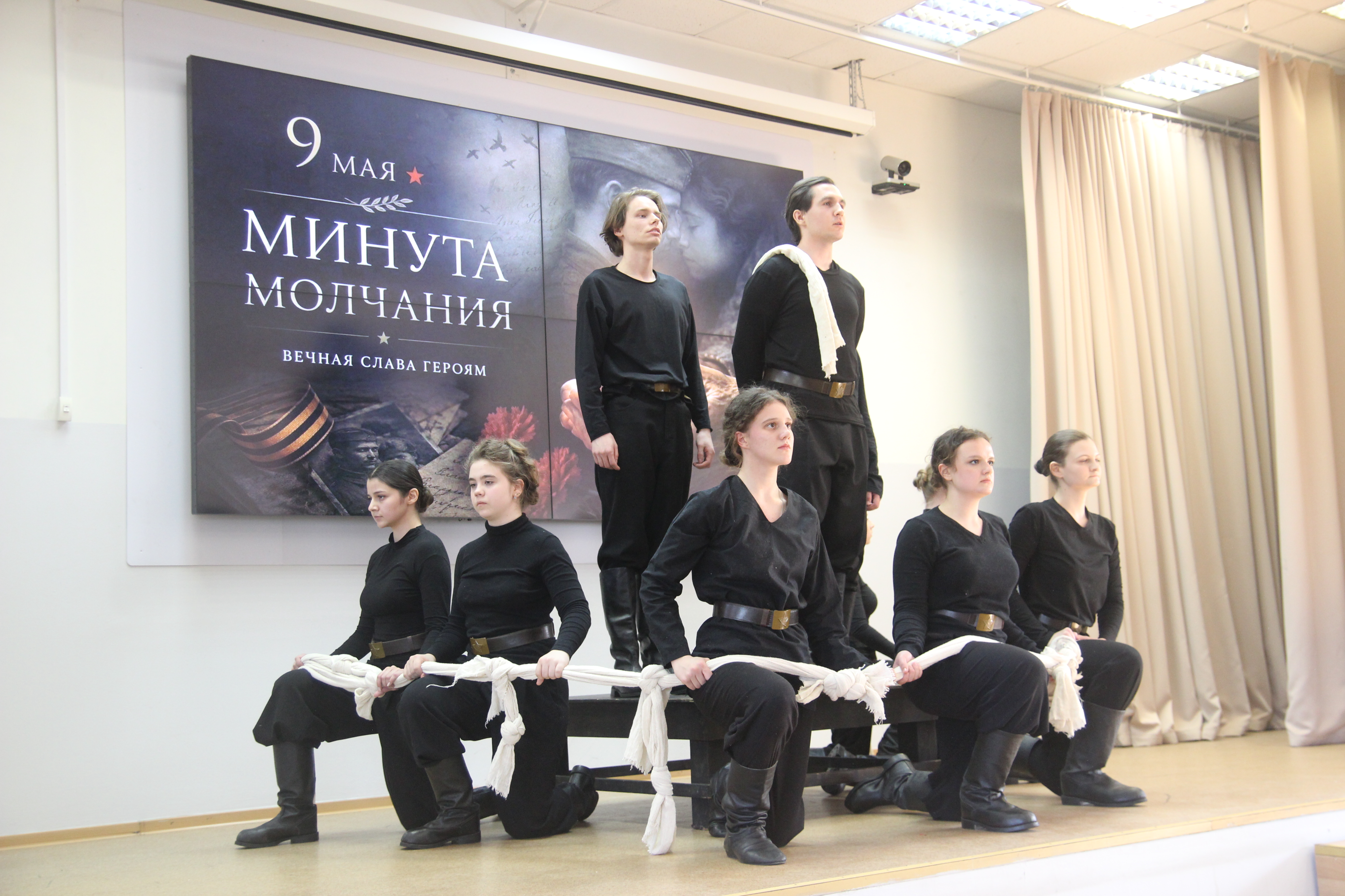 Студенческий клуб «Гиппократ» под руководством директора Марины Рябовой подготовил необычайно трогательный концерт к празднику  Победы