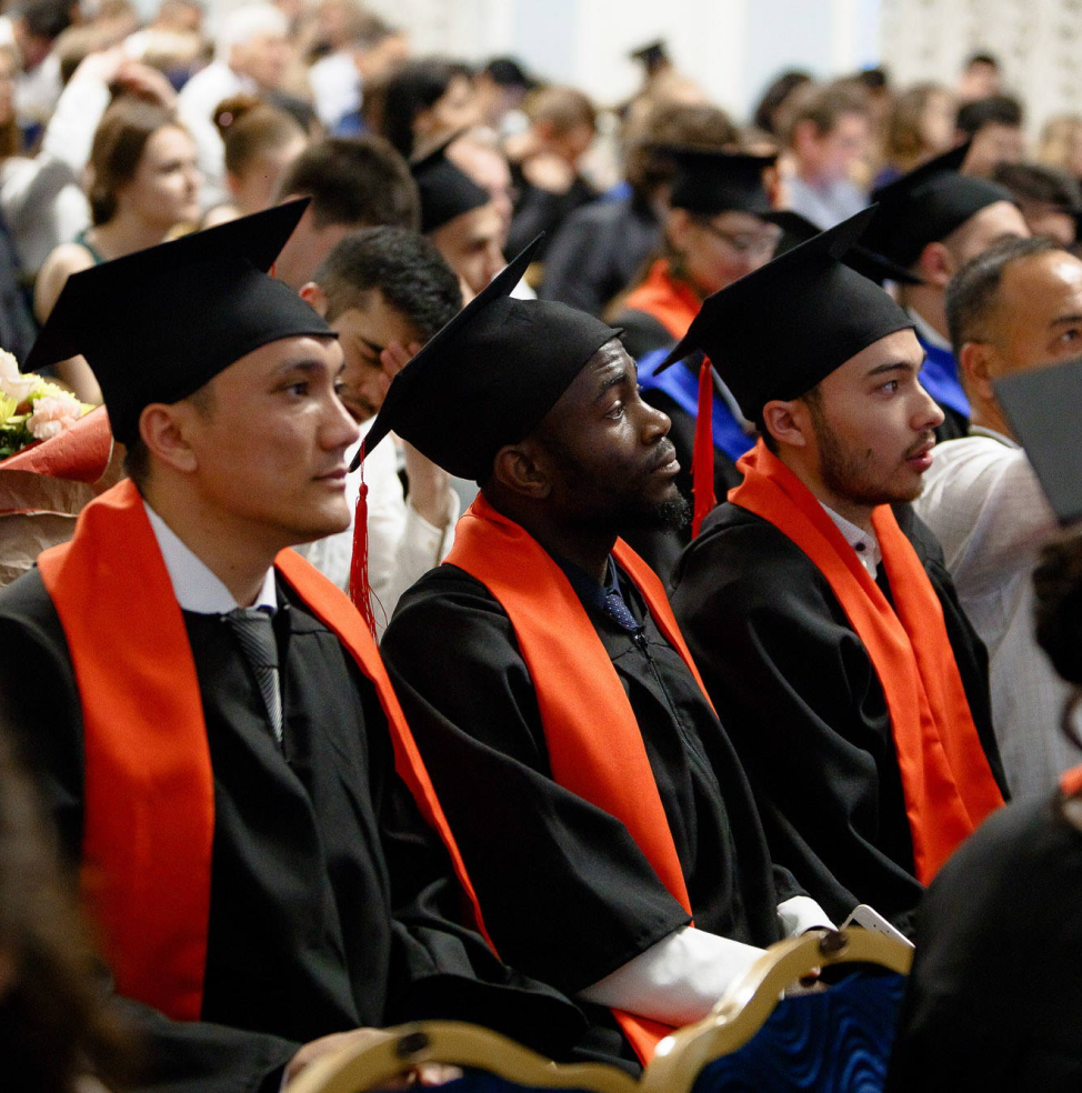 <em>Обучение</em><br>иностранных граждан