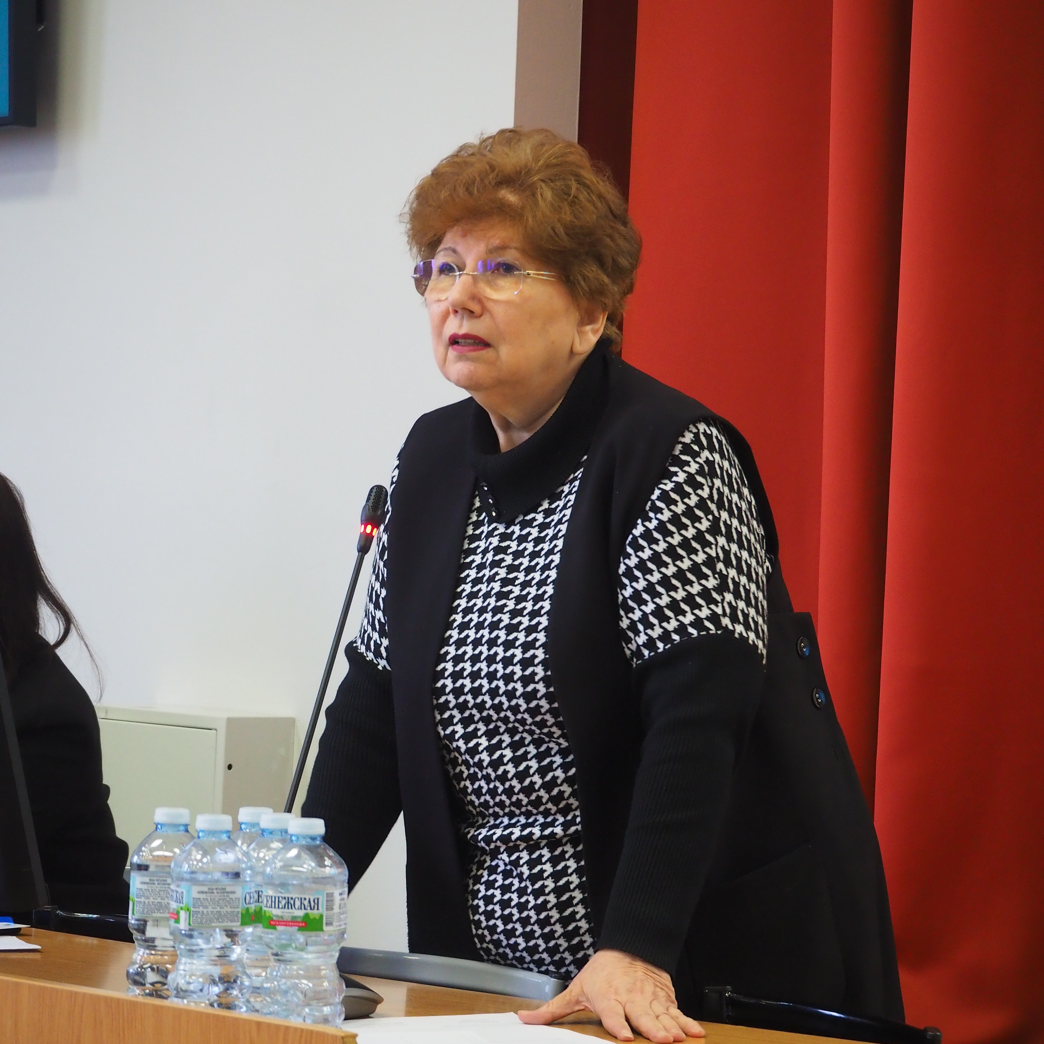 Выступление с приветственным словом заведующей кафедры гуманитарных дисциплин и биоэтики Г.Л. Микиртичан на заседании секции «Гуманитарные дисциплины» в рамках всероссийский студенческого научного форума с международным участием «Студенческая наука – 2024». 7 аудитория, 19 апреля 2024 г.  