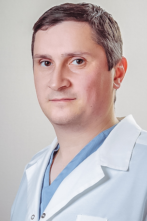 <strong>Зиновьев Евгений Владимирович</strong><br>профессор кафедры госпитальной хирургии с курсами травматологии и ВПХ СПбГПМУ, доктор медицинских наук, хирург высшей категории