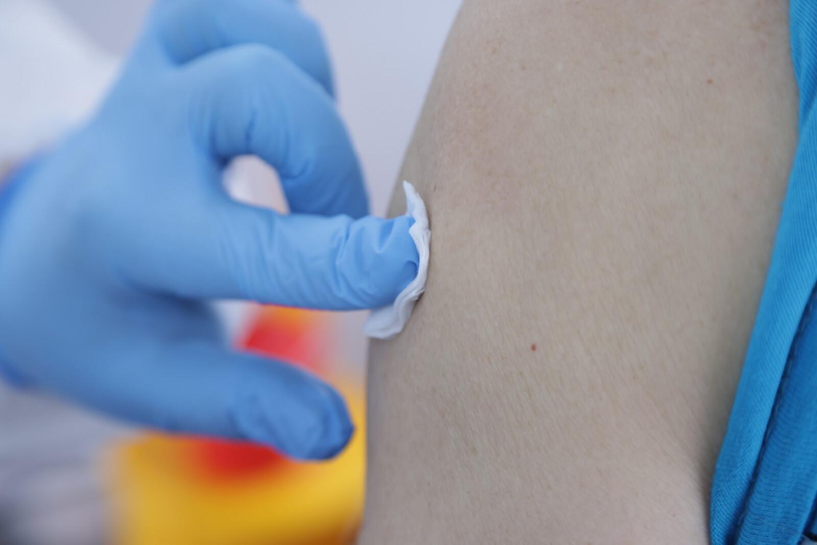 Инфекционист Марина Позднякова: «Врачи готовятся возобновить вакцинацию от оспы, в том числе оспы обезьян»