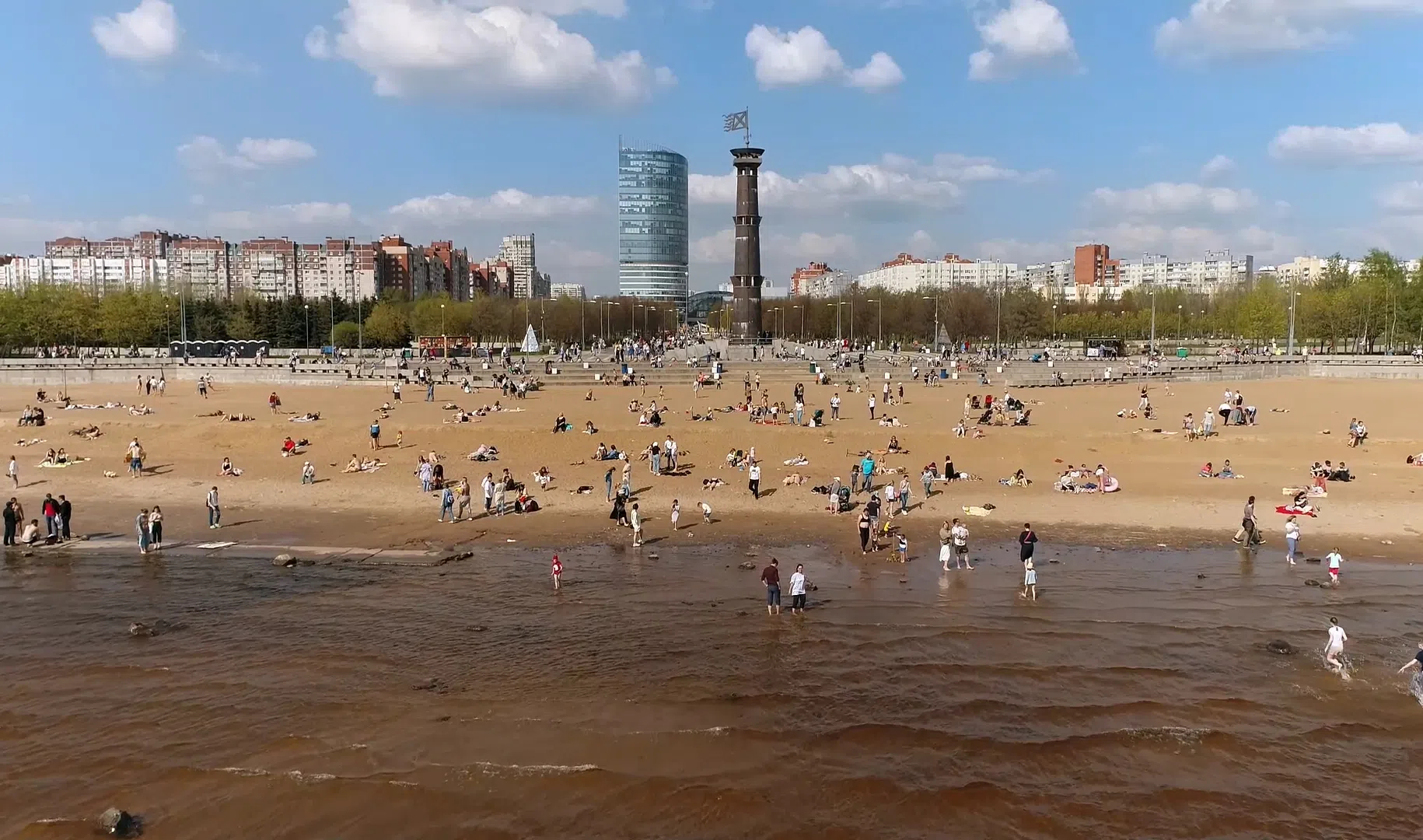 Инфекционист рассказала о последствиях купания в грязной воде в Петербурге