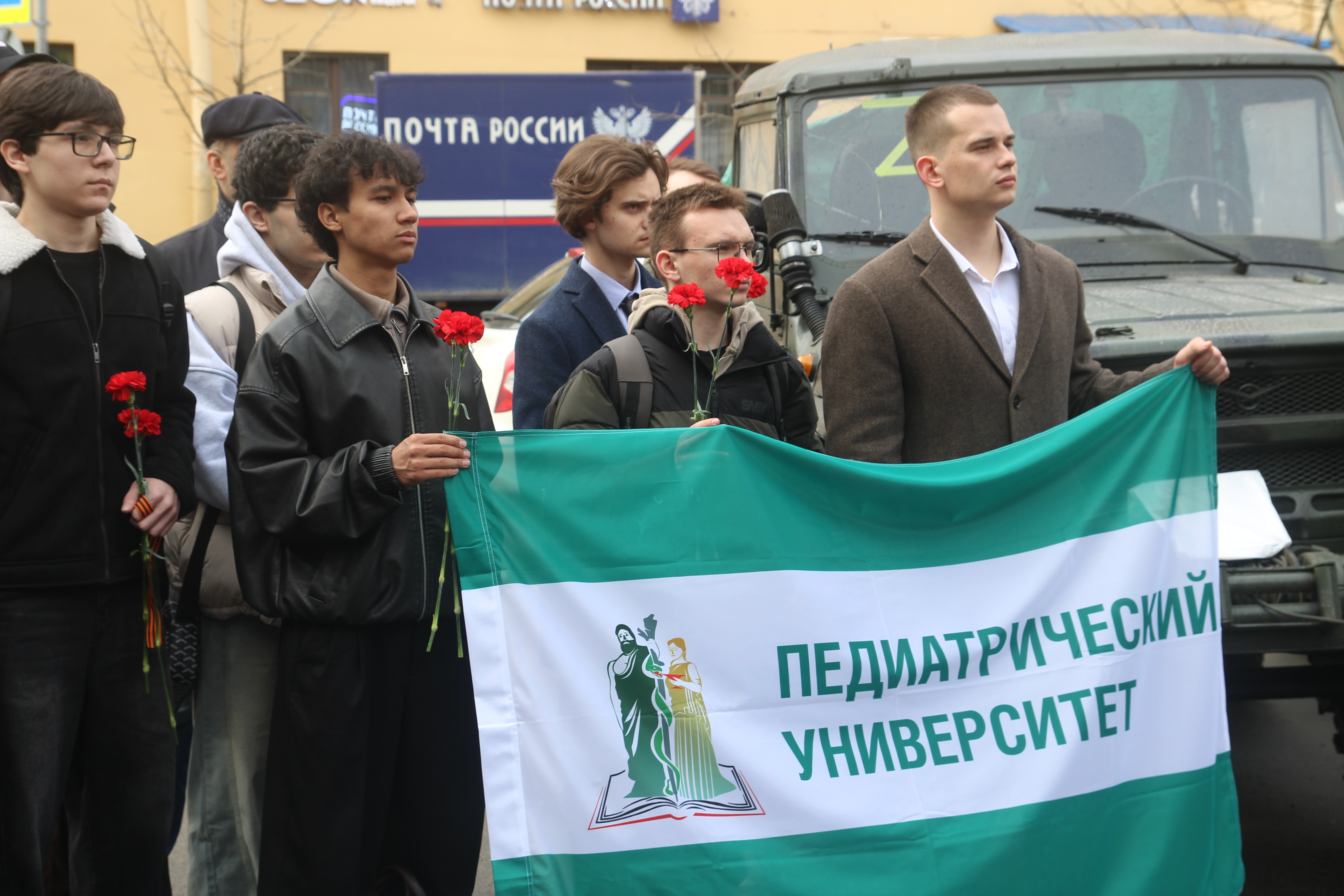 Педиатрический университет и  Благотворительный фонд «Суворов»  провели акцию «Победная весна. Медики, поэты, ветераны – за Победу!»