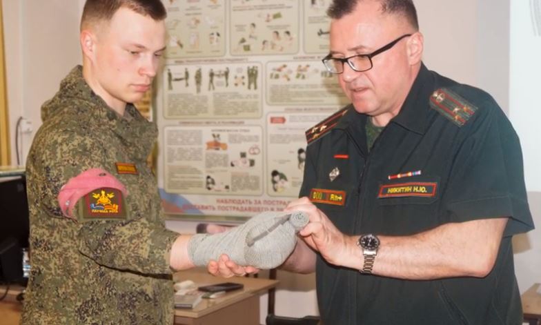 Доцент Педиатрического университета провёл занятие по первой помощи для военнослужащих научной роты