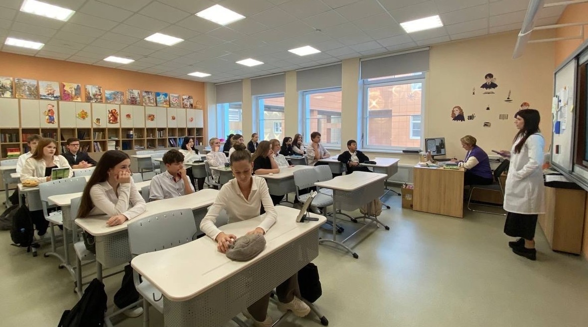 Первокурсники Педиатрического университета провели профориентационные уроки в 56 школах
